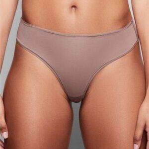 NWT SKIMS fits everybody thong in umber
